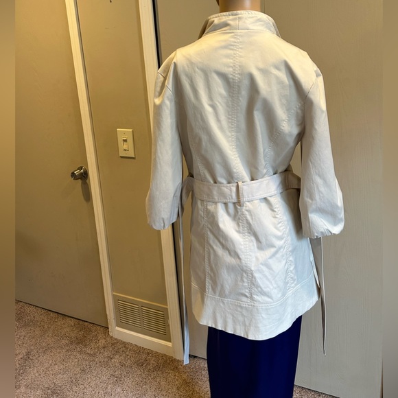 Ladies tan or beige jacket or coat. Spring- Fall. Ruffled collar. Pretty buttons - Picture 4 of 6